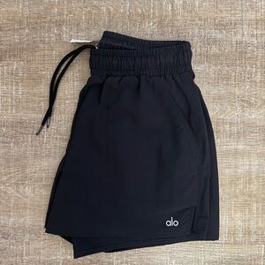NWT Alo Yoga Alumni Shorts S
